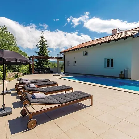 Beautiful Home In Jurdani With Wifi Holiday home