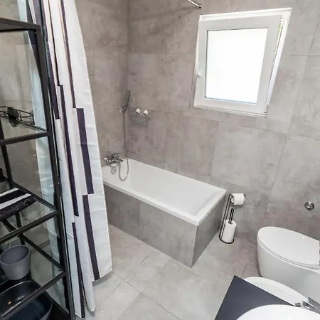 Holiday home Beautiful Home In Jurdani With Wifi *