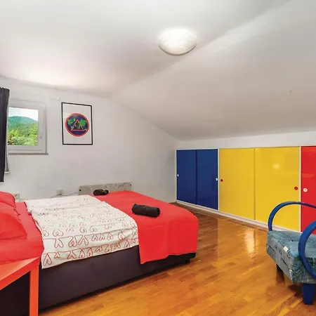 Beautiful Home In Jurdani With Wifi Holiday home